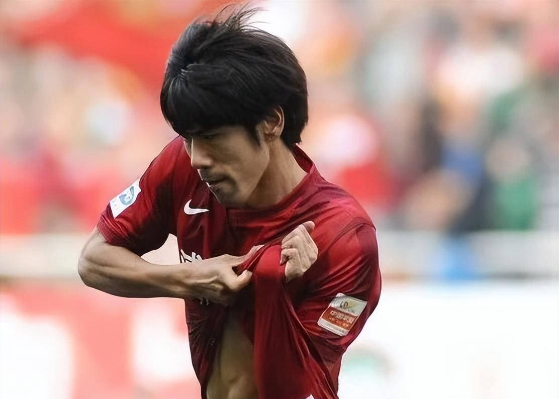 吕文君去年底决定退役归崇明，徐根宝鼓励他提升口才技能