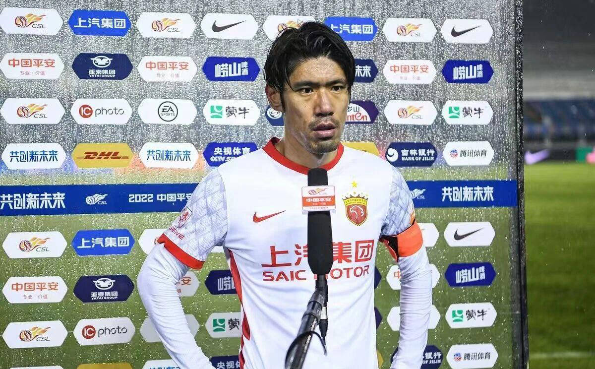 吕文君去年底决定退役回归崇明，徐根宝鼓励他提升口才能力