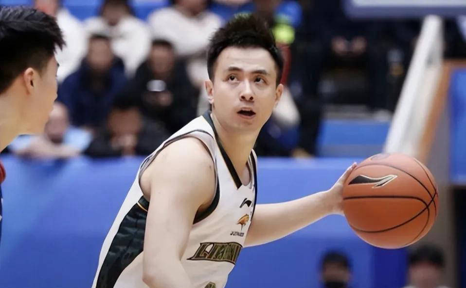 吉林爆冷击败辽宁!赵继伟手感低迷,姜伟泽全能发挥领衔胜利